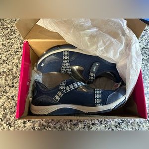 🌻Ryka slip on sneakers🌻